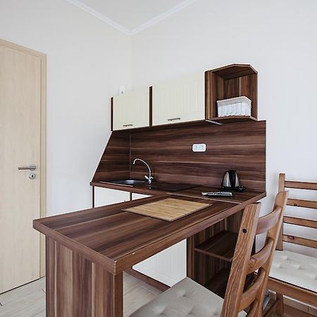 Kocsis Apartman Es Camping Mosonmagyarovar Exterior photo