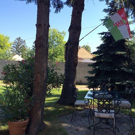 Kocsis Apartman Es Camping Mosonmagyarovar Exterior photo