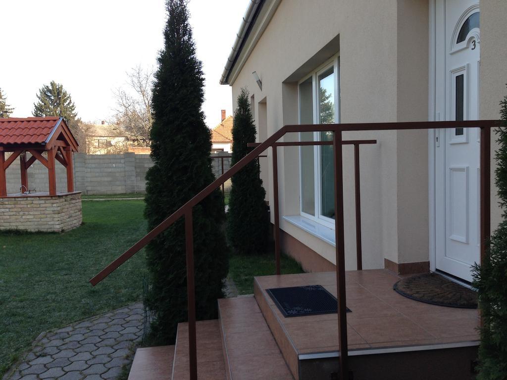 Kocsis Apartman Es Camping Mosonmagyarovar Room photo
