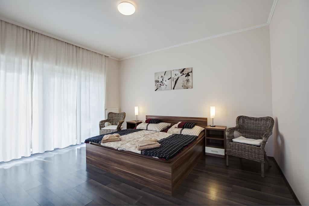Kocsis Apartman Es Camping Mosonmagyarovar Room photo