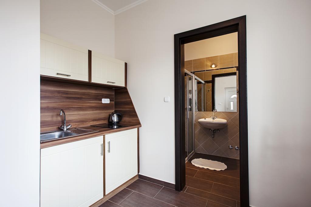 Kocsis Apartman Es Camping Mosonmagyarovar Exterior photo