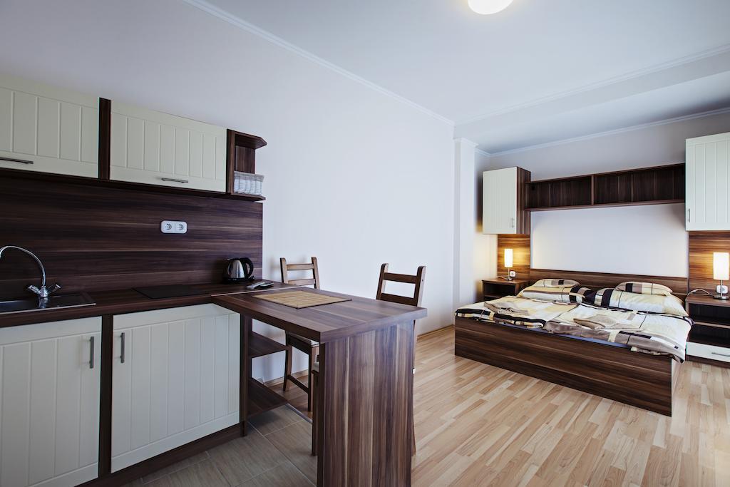 Kocsis Apartman Es Camping Mosonmagyarovar Exterior photo