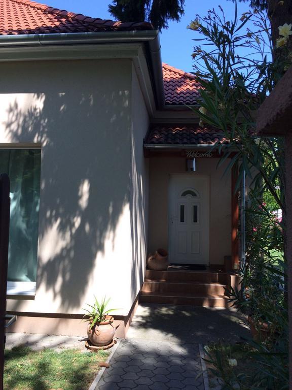 Kocsis Apartman Es Camping Mosonmagyarovar Exterior photo